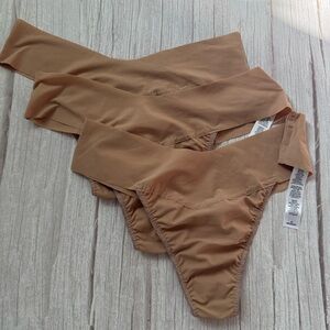 Breathe V-Cut Thongs Hanky Panky Size M
